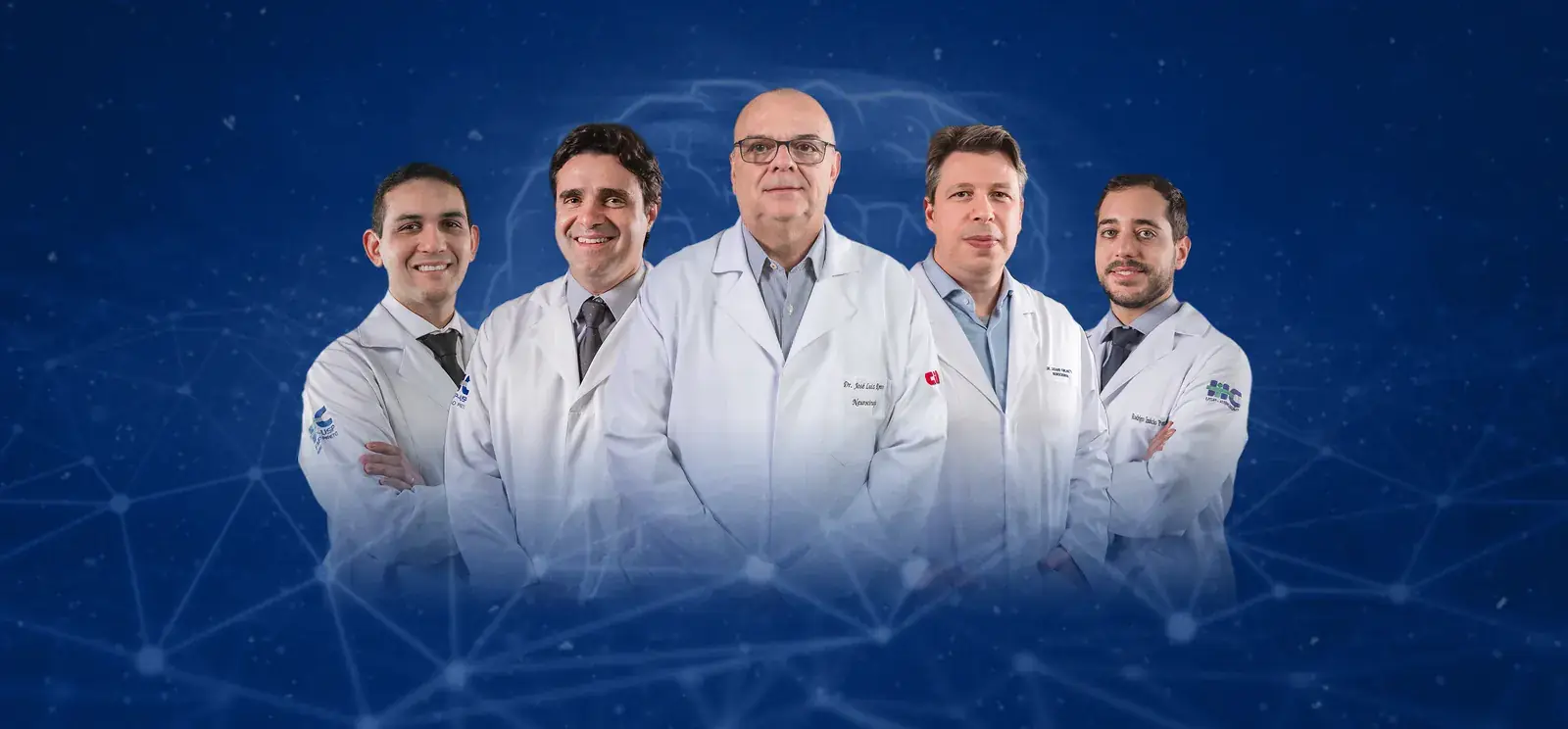 Equipe de neurocirurgiões da CIN, de jaleco, lado a lado